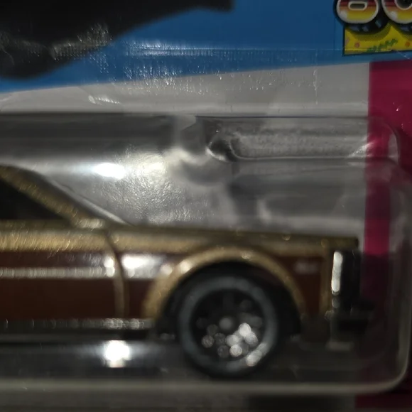 Hot Wheels '82 Cadillac Seville Die-Cast Car - Picture 7 of 8